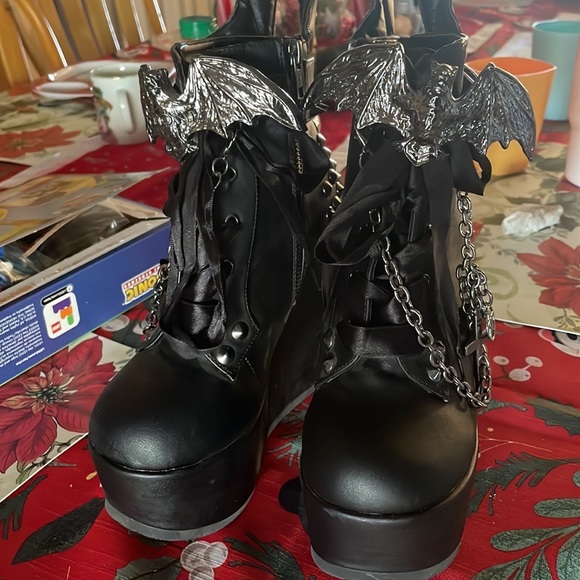 Flights Of Poison Platform Boots - Picture 6 of 7